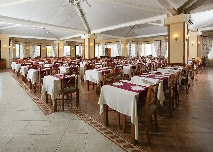 アパートホテル 3hb Falesia Mar 3*