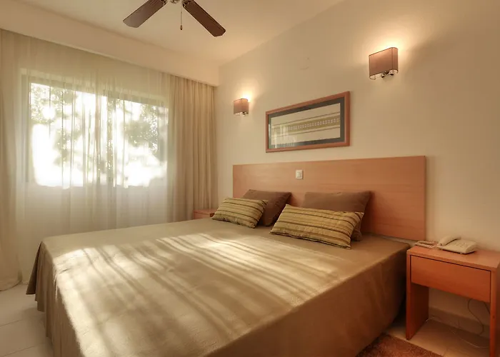 アパートホテル 3hb Falesia Mar